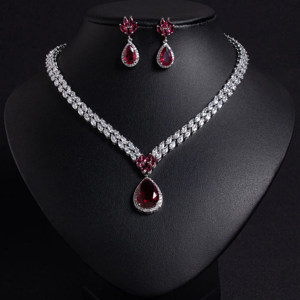 Elegant Teardrop Necklace Set