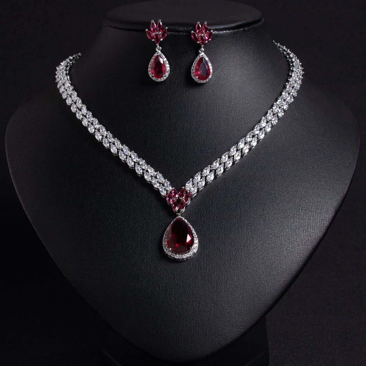 Elegant Teardrop Necklace Set