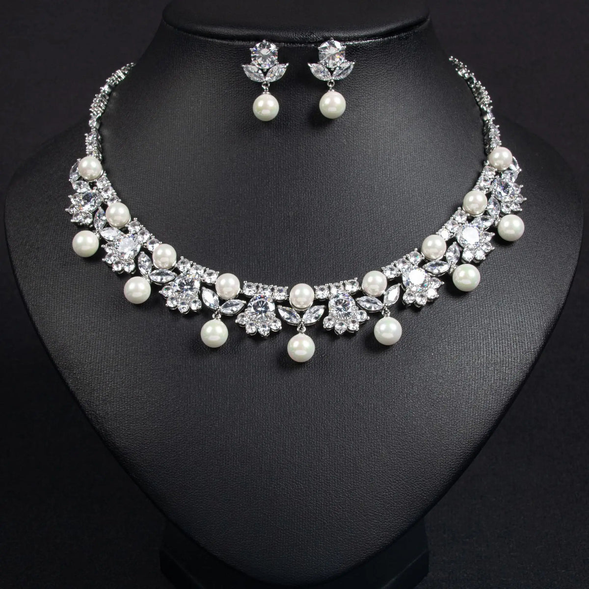 Glamorous Pearl Jewelry Set