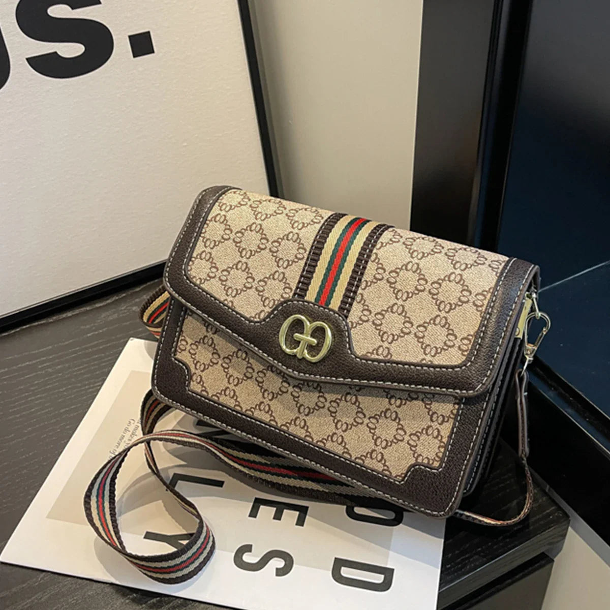 Chic Geometric Print Shoulder Bag