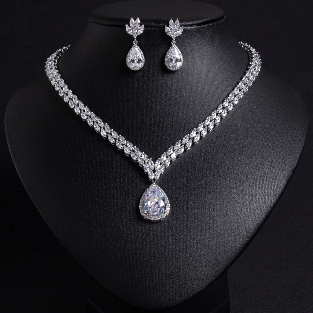 Elegant Teardrop Necklace Set