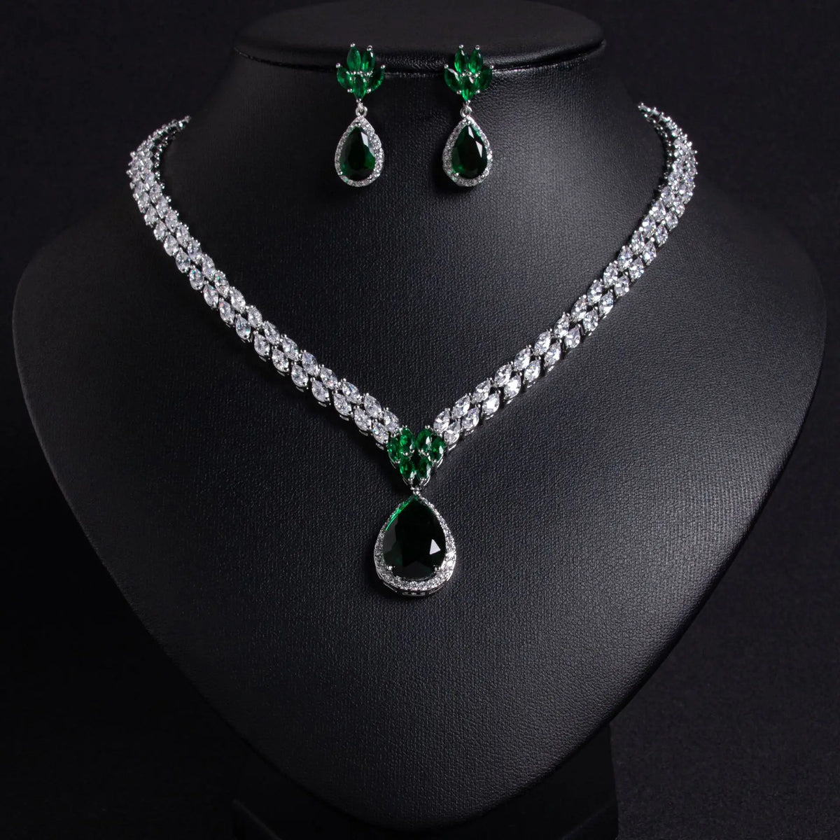 Elegant Teardrop Necklace Set